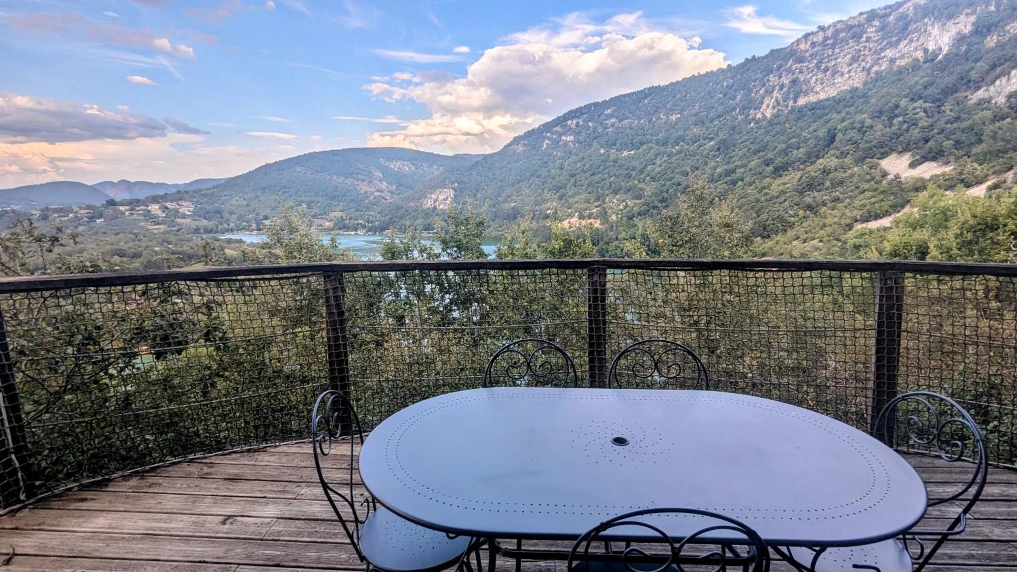 Cabanes Et Lodges Du Belvedere Serrieres-sur-Ain Esterno foto