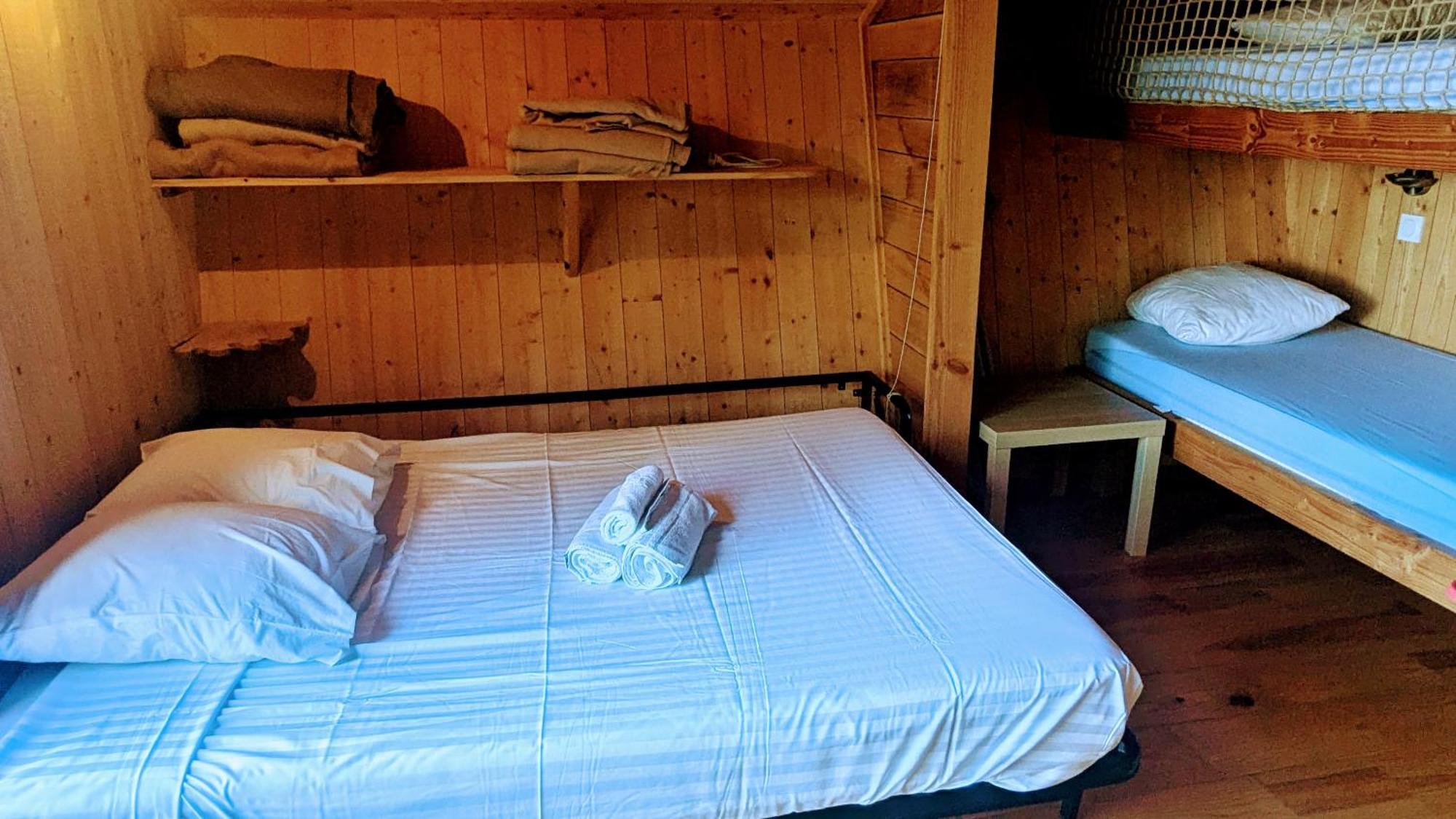 Cabanes Et Lodges Du Belvedere Serrieres-sur-Ain Esterno foto