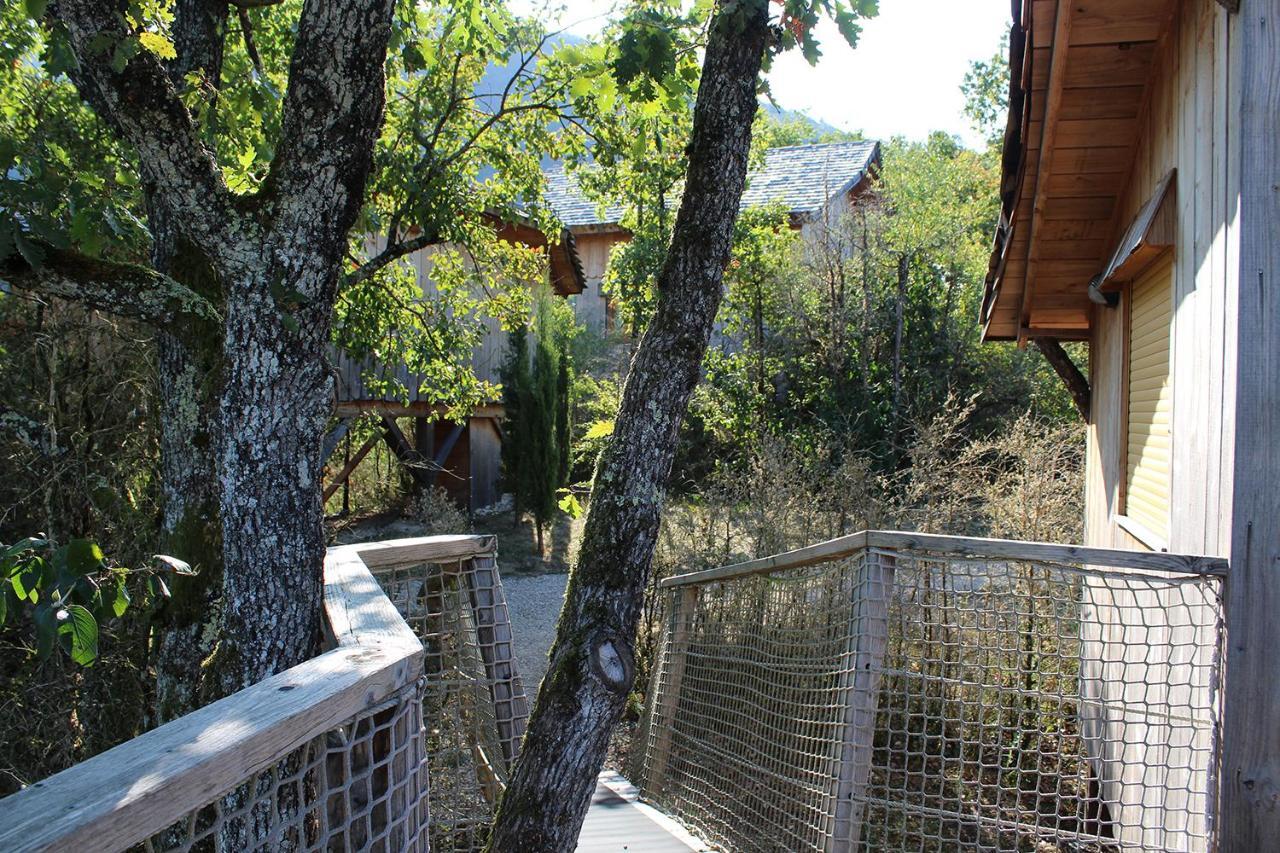 Cabanes Et Lodges Du Belvedere Serrieres-sur-Ain Esterno foto